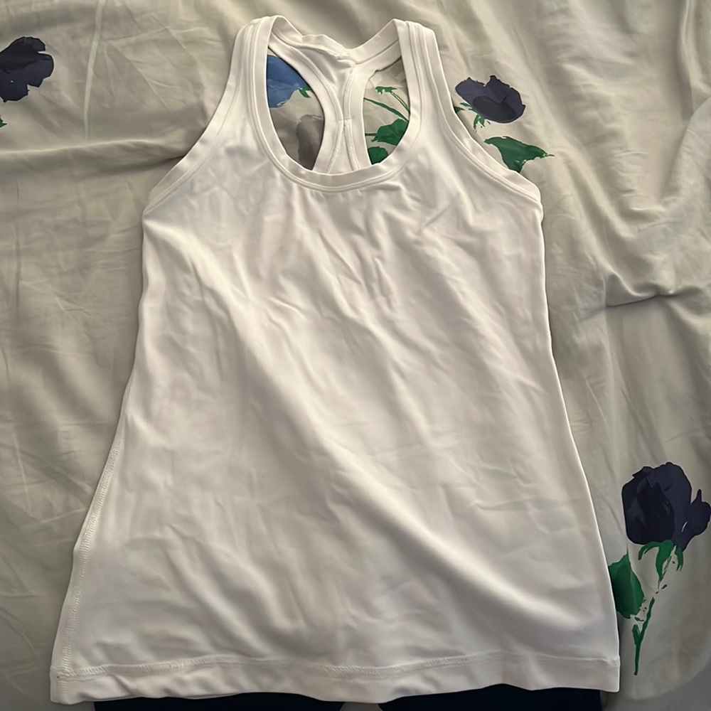 White lululemon tank top